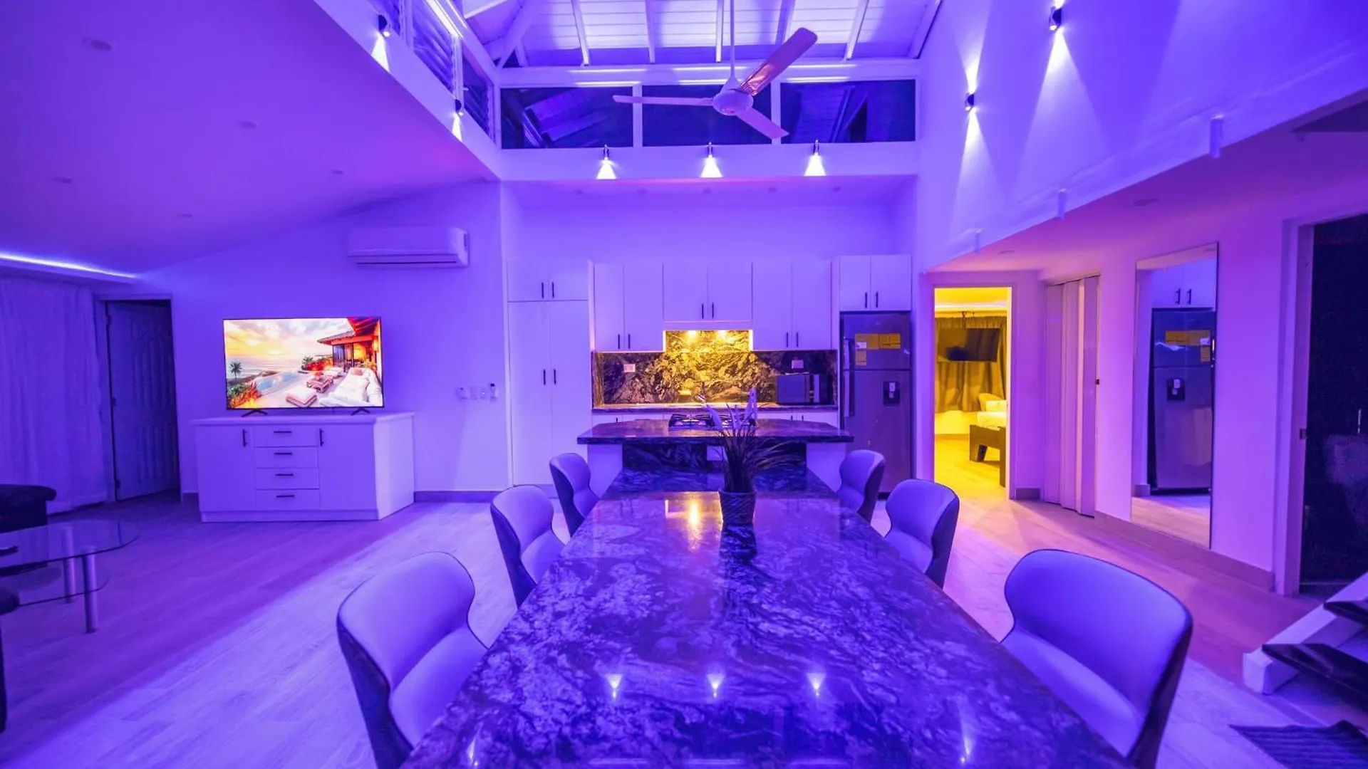 3Br Luxury Penthouse, 300M From Beach