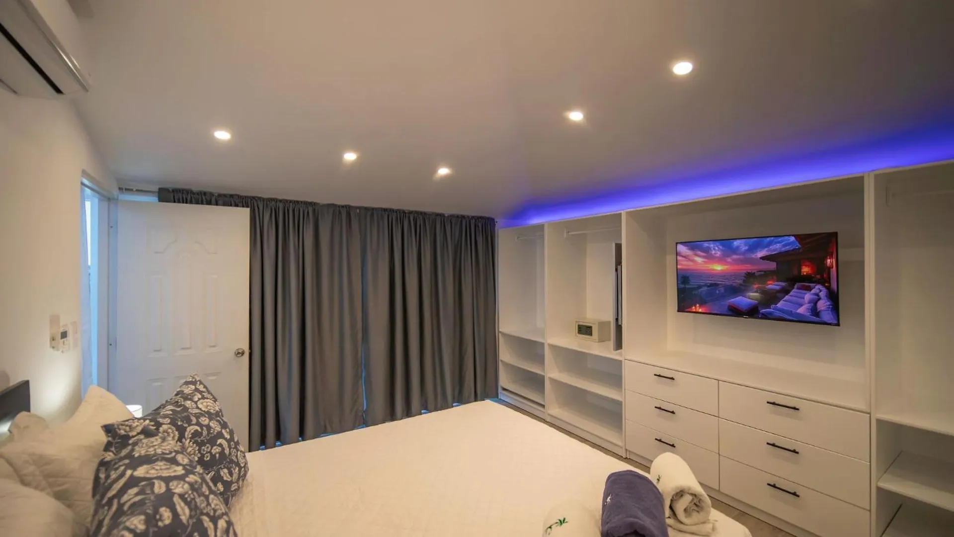 3Br Luxury Penthouse, 300M From Beach 0*, Sosúa