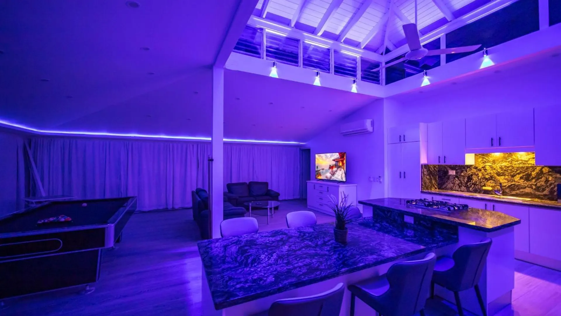 Lejlighed 3Br Luxury Penthouse, 300M From Beach